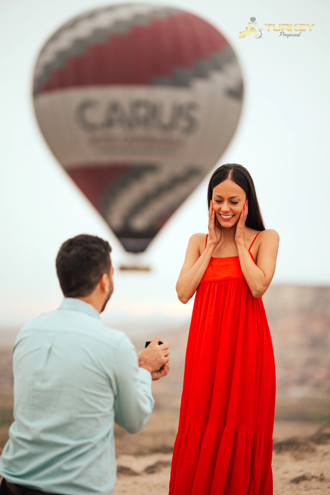 Proposal in Cappadocia with hundreds of balloons flying above